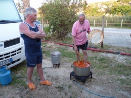 03 - preparativi cena 001.JPG